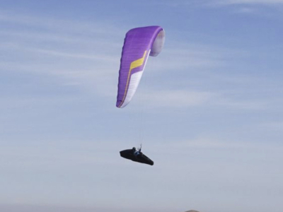 Pourquoi et comment bien débuter en compétition de parapente ? 